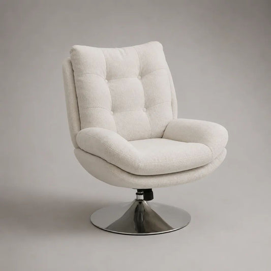 Poltrona girevole reclinabile in tessuto bianco avorio con base rotonda in acciaio cromato, 82 × 86 × 98 cm
